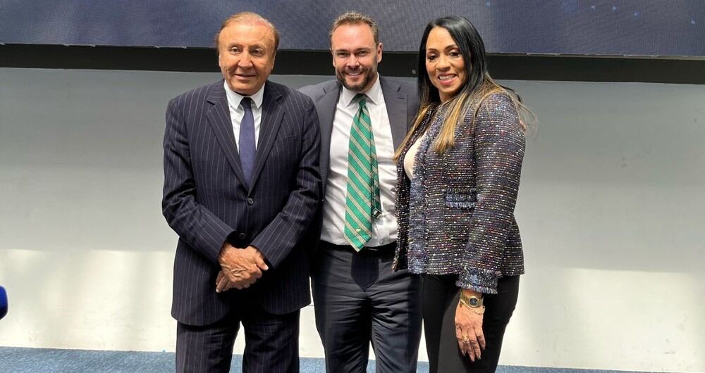 Germán Calle acompañó a Rodolfo Hernández a la Registraduría.