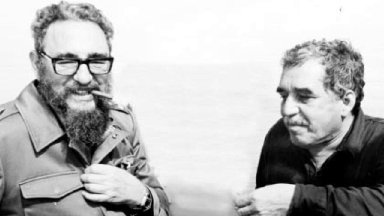 “durante un tiempo García Márquez, embriagado como es de imaginar por su amistad con la figura más destacada de la historia latinoamericana reciente, diría a los periodistas que no quería hablar de Fidel para no parecer un adulador”