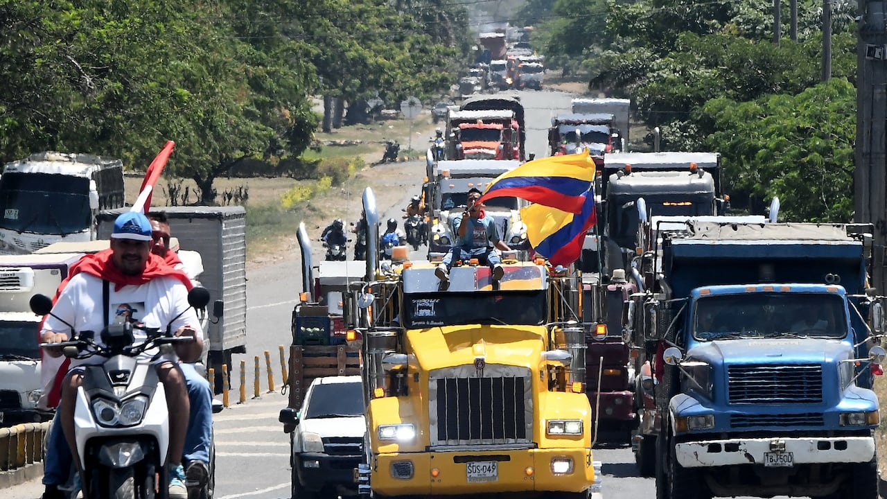 Colombia; Paro Nacional Camionero, por el incremento de valor del ACPM. Recorrido Yumbo Cali. foto José L Guzmán. El País