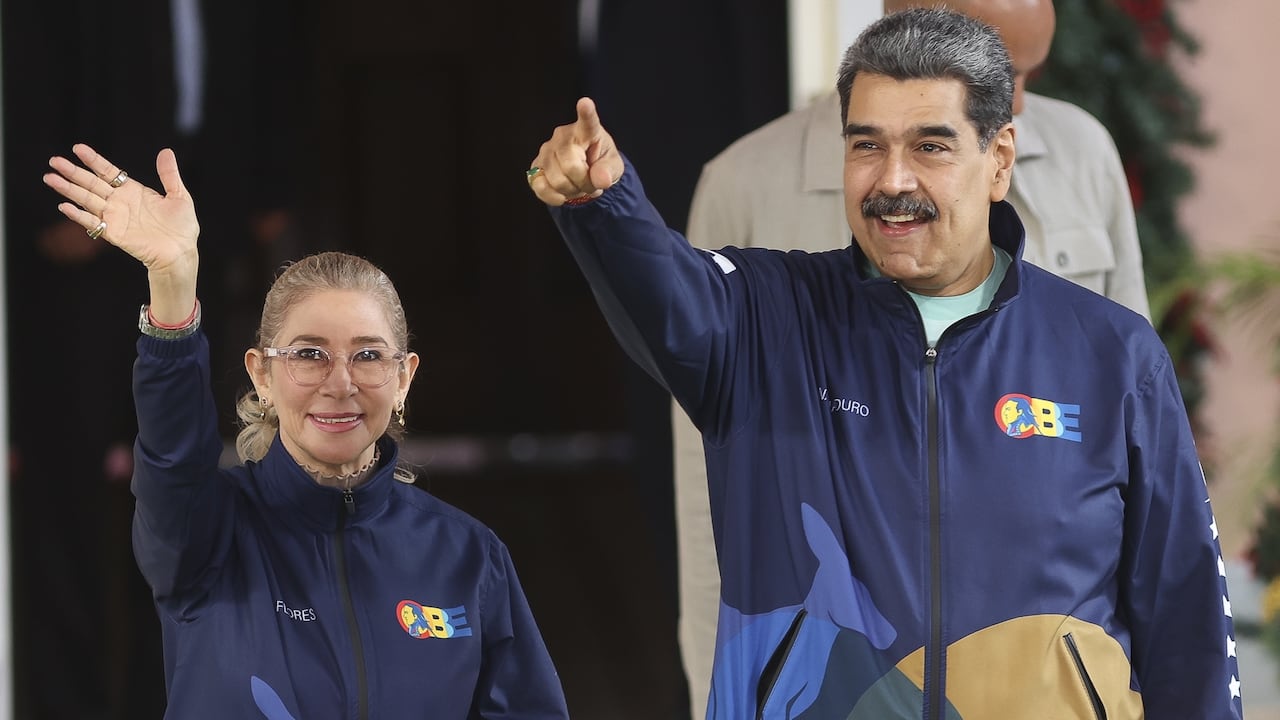 También enfrentan cargos relacionados con narcoterrorismo, tráfico de cocaína y conspiración para cometer torturas.