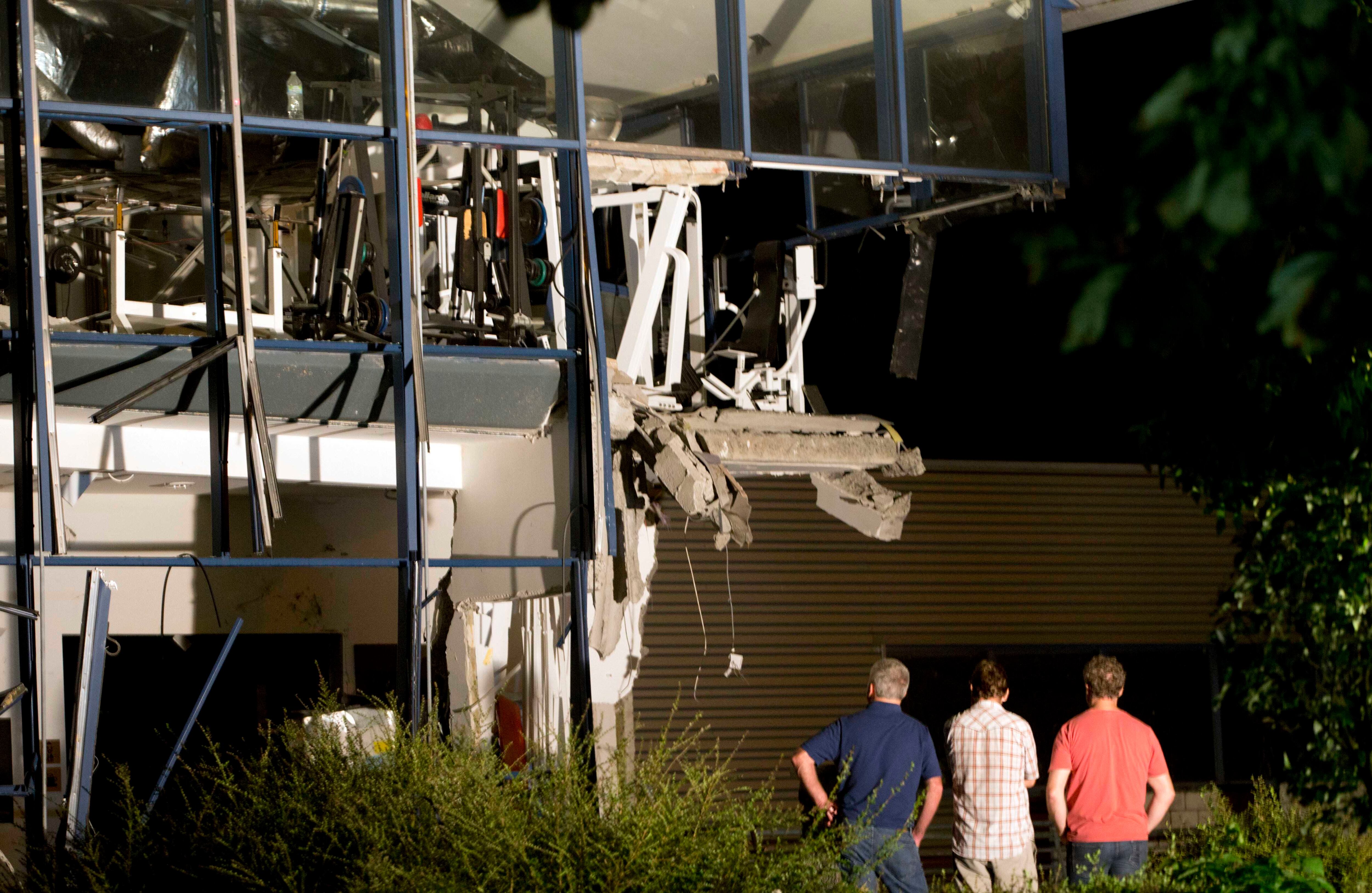 Una explosión en las afueras de Bélgica, cerca a la frontera francesa, despertó el temor por un posible ataque terrorista. Las investigaciones creen que fue una explosión por gas ocasionando la muerte de una persona y dejando heridas a otras dos.