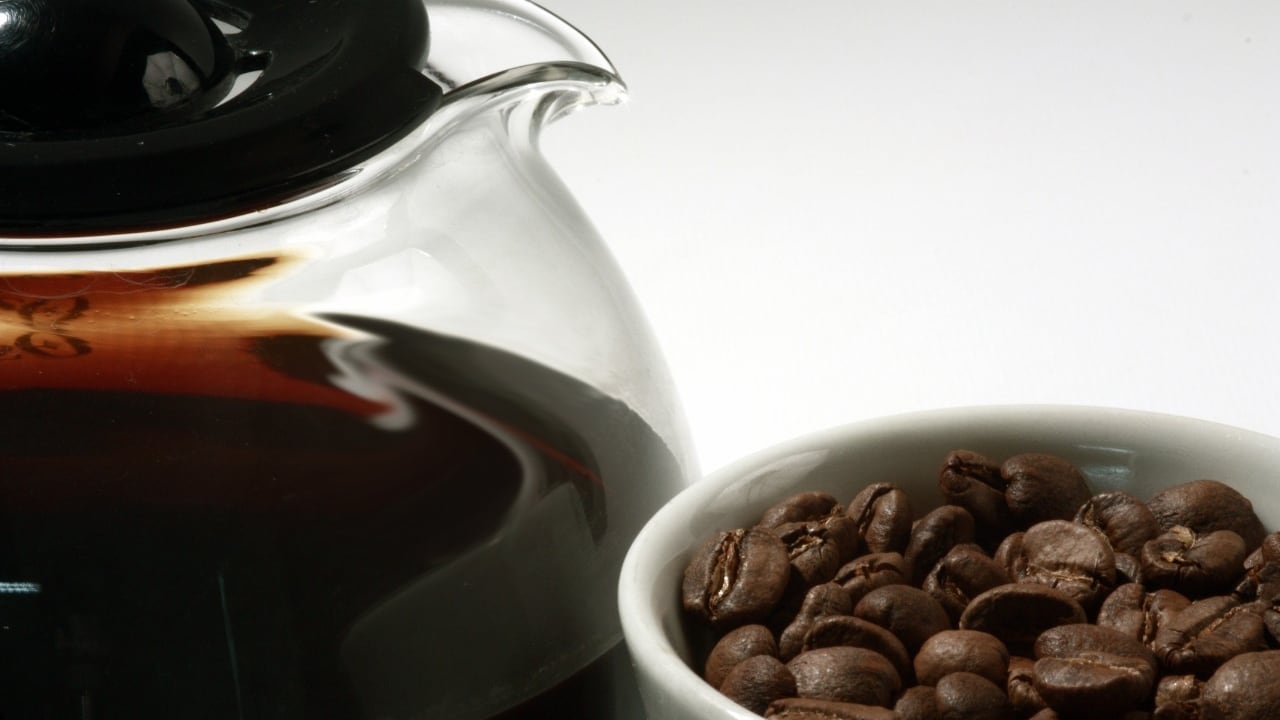 Ahora los colombianos toman más café, pero se redujo el consumo por fuera de la casa.