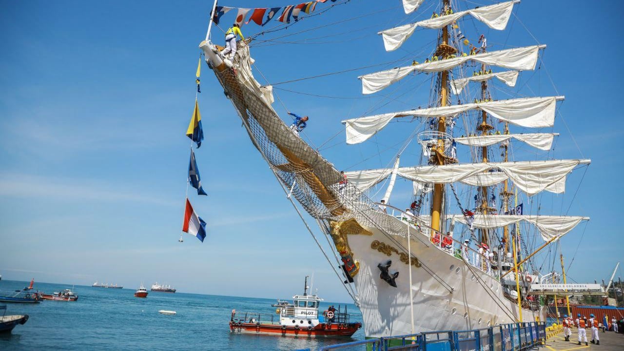 El Buque Escuela ARC Gloria arribó al puerto de Santa Marta este martes 9 de agosto.