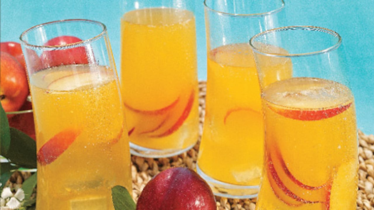 El jugo de durazno mejora la salud en general, como la desintoxicación, inmunidad o prevención del cáncer.