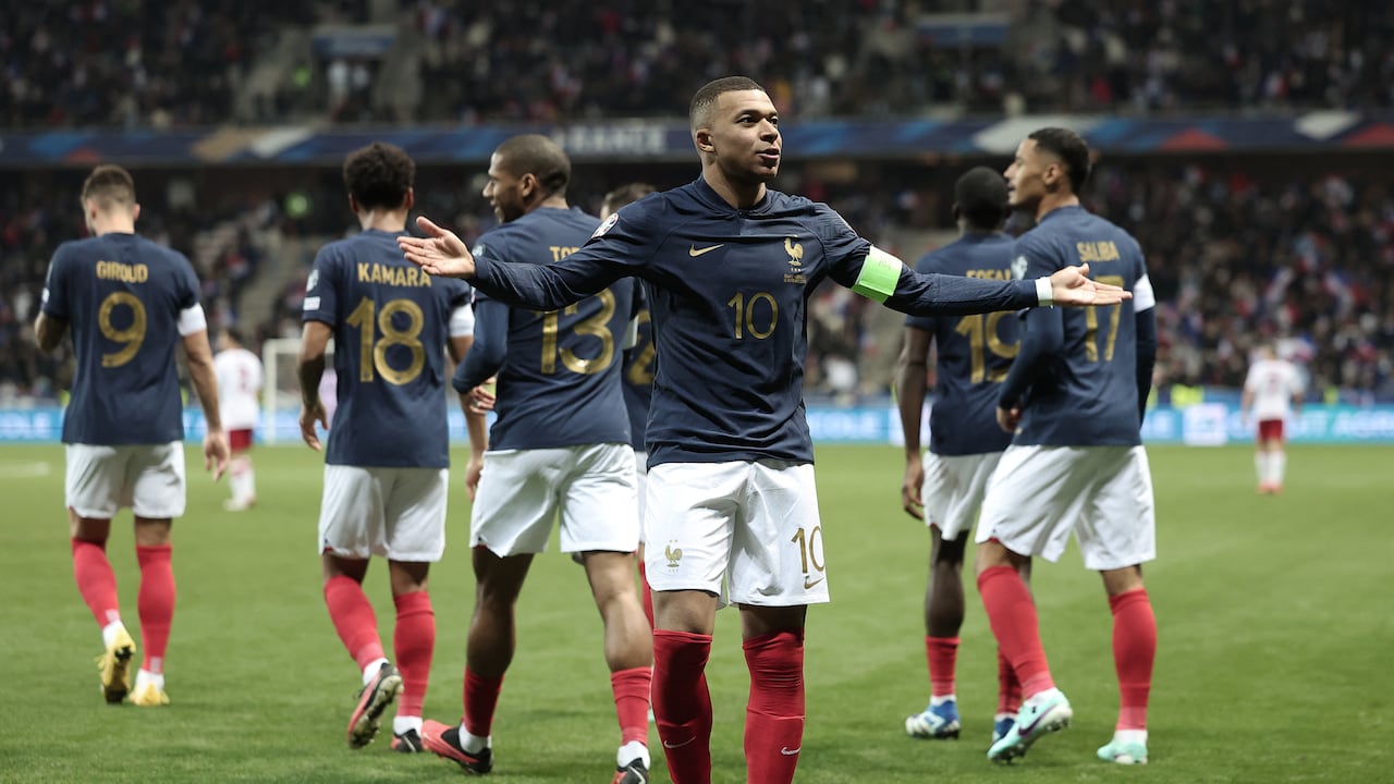 Kylian Mbappe guió el apabullante triunfo de Francia por 14-0