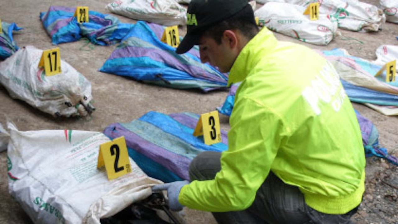 Este es el arsenal descubierto por el grupo especial de investigaciones de la Dijín a la banda de Los Rastrojos y
las Farc.