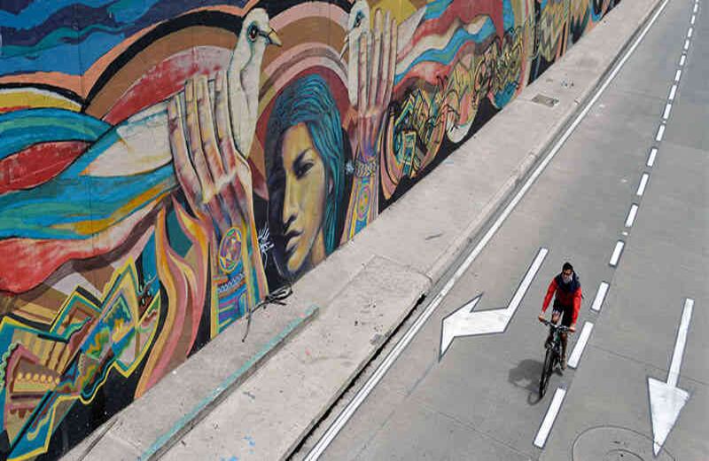 Los grafitis atraviesan murales enteros tanto en zonas rurales como urbanas. Grafiti en Bogotá.