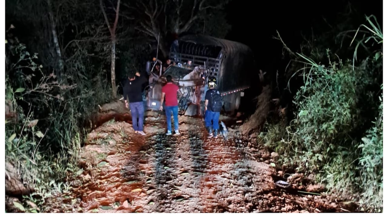 Atentado con explosivos a camión del Ejército en Salgar, Antioquia.