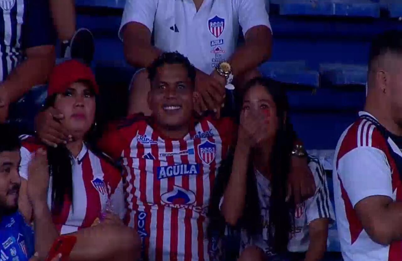 Hincha del Junior de Barranquilla se quedó con todas las miradas en el Metropolitano