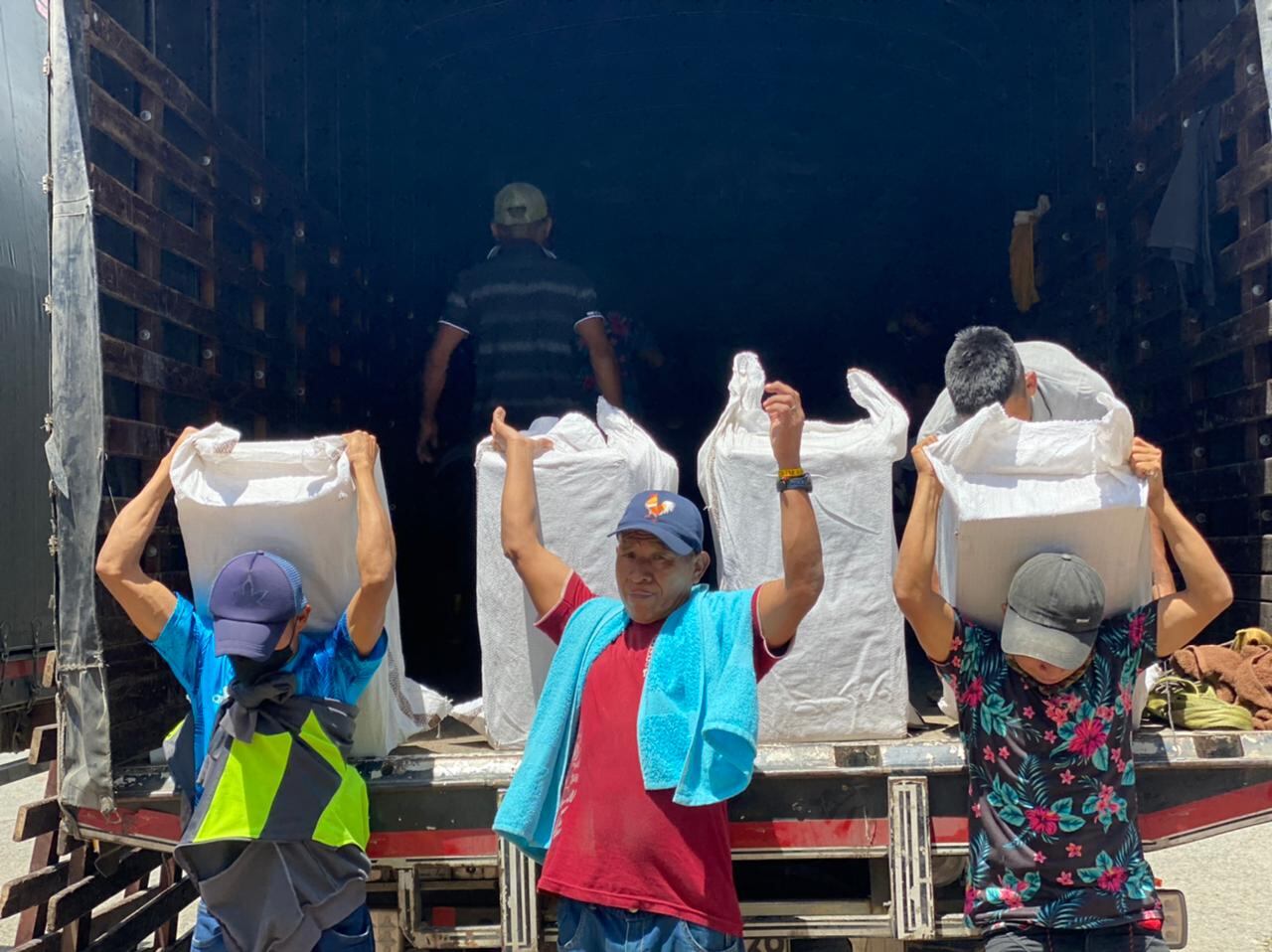 Unidad Nacional de Víctimas entregó ayudas humanitarias a los indígenas desplazados en Pueblo Rico, Risaralda.