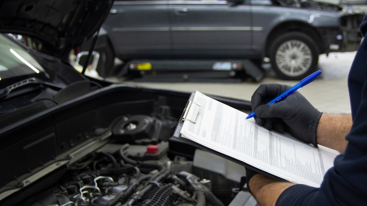 Comprobación del servicio técnico del automóvil