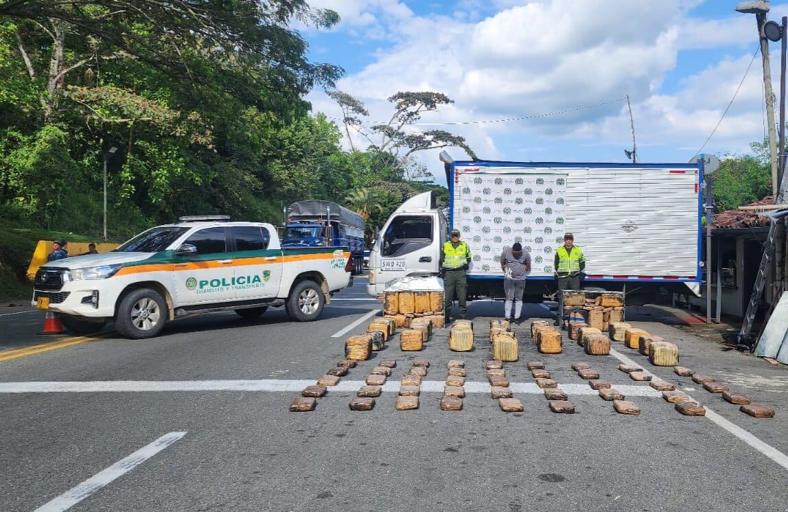 Además de marihuana, dentro del camión había productos alimenticios.