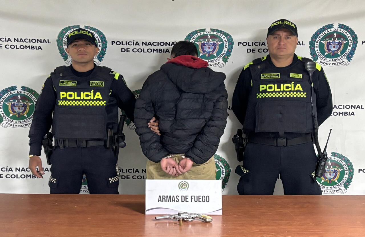 Tras persecución, fue capturado un joven de 18 años luego de hurtar violentamente una camioneta en el Siete de Agosto.