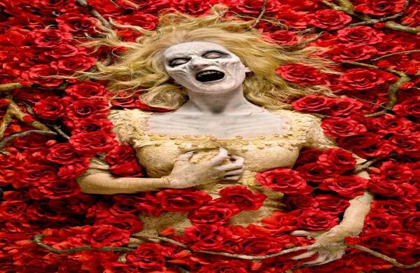 El trabajo de Joshua Hoffine está en constante reinvención y puede seguirse a través de su página web oficial y sus redes sociales. (Serie ‘Horror as metaphor’).