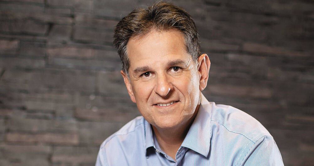 Desde muy joven ha tenido gran interés por los deportes, afición que hoy comparte con sus cuatro hijos y su esposa.