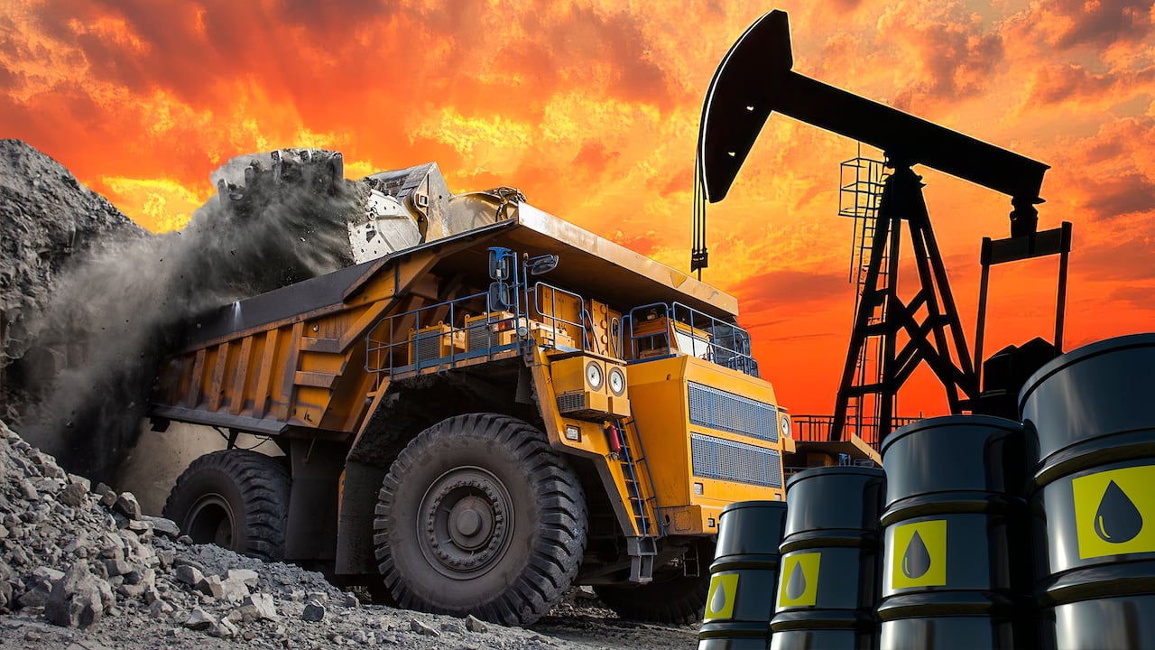 El carbón y el petróleo, como se dice popularmente, “la estarían viendo negra”, en un panorama con precios deprimidos a nivel global, mientras en el caso local, hay dificultades en la producción, altos costos y desafíos en las rentabilidades de empresas como Ecopetrol, mientras que otras en el campo carbonífero ya anunciaron recortes en su producción.