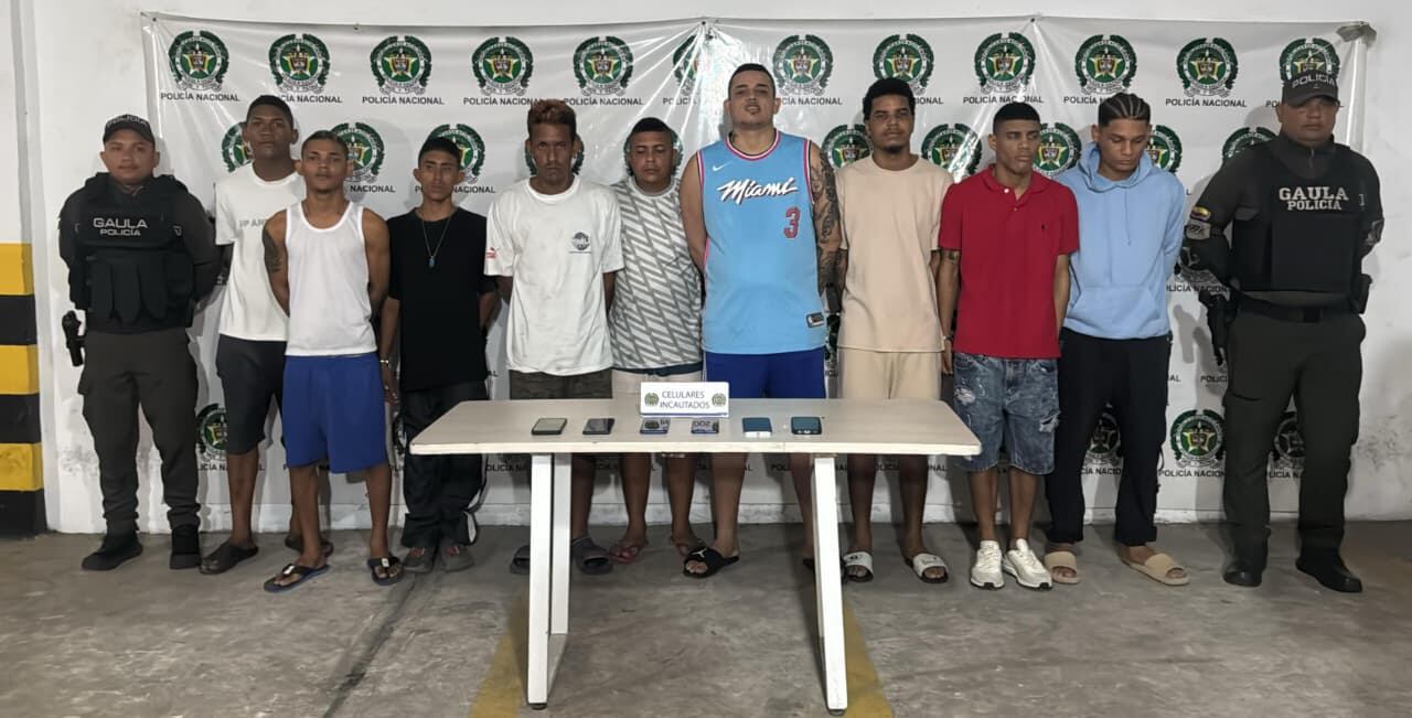 Estas personas fueron las capturadas en el operativo.