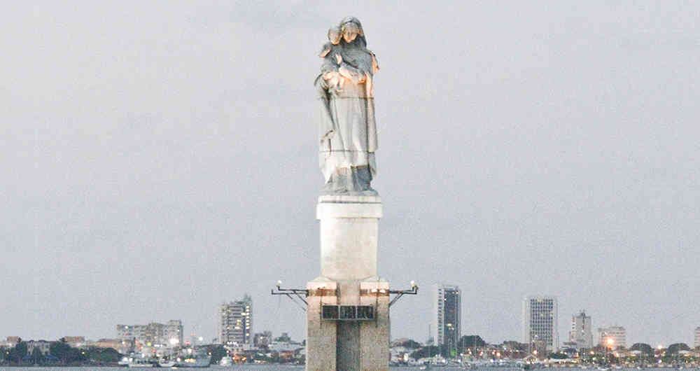 La Virgen de la Bahía está en el mar desde 1989.