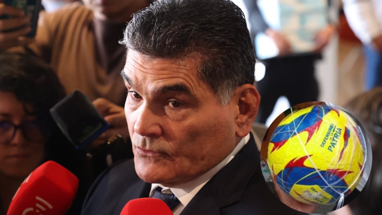 El procurador Gregorio Eljach y uno de los balones que regaló el presidente Abelardo De La Espriella en Chocó.