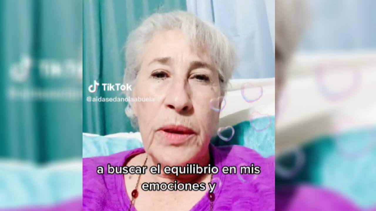 Tiktoker asegura que vivió en una relación con restricciones.