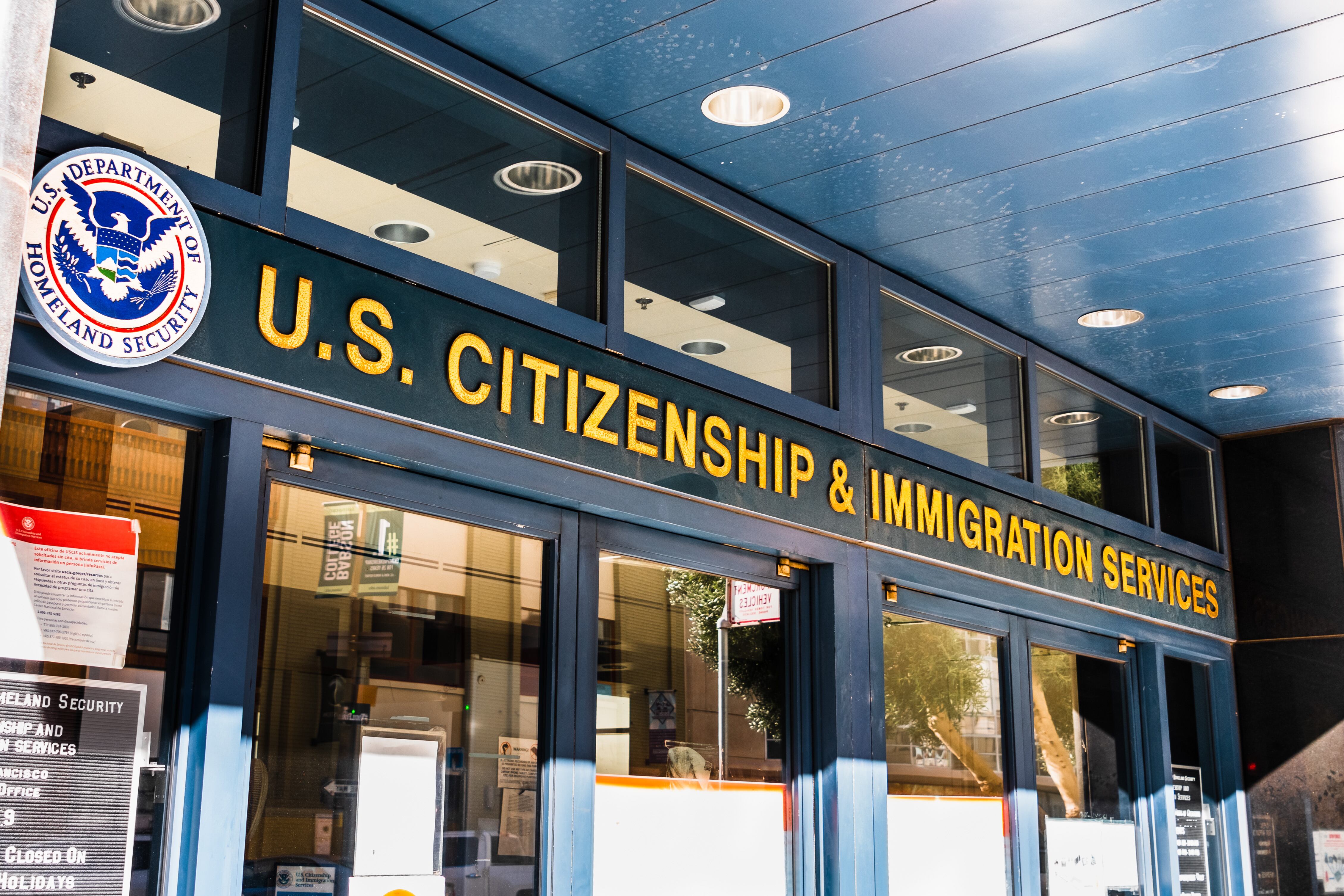 USCIS ofrece mecanismos legales para acelerar algunos de los trámites migratorios