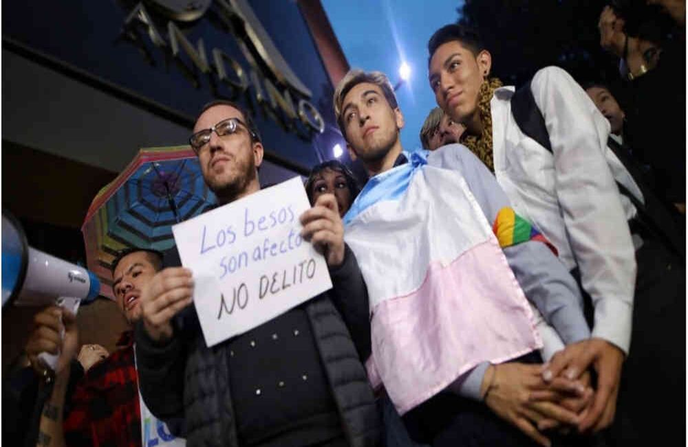 Con mensajes como este los simpatizantes rechazaron la homofobia