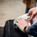 En las etiquetas de las maletas de viaje es posible que se expongan los datos personales.