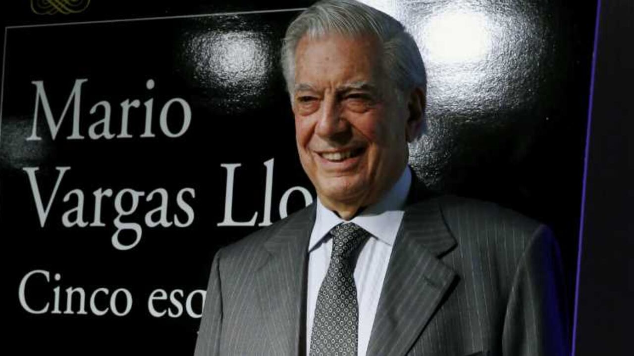 Cinco esquinas (Alfaguara) estará en las librerías el 3 de marzo.