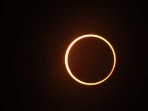 Este es el momento exacto dónde la luna eclipsa el sol, los asistentes vivieron un momento histórico al ser testigos de un de los momentos más bellos del universo en el desierto de la Tatacoa en el Huila. Fotos Jorge Orozco / El País de cali.