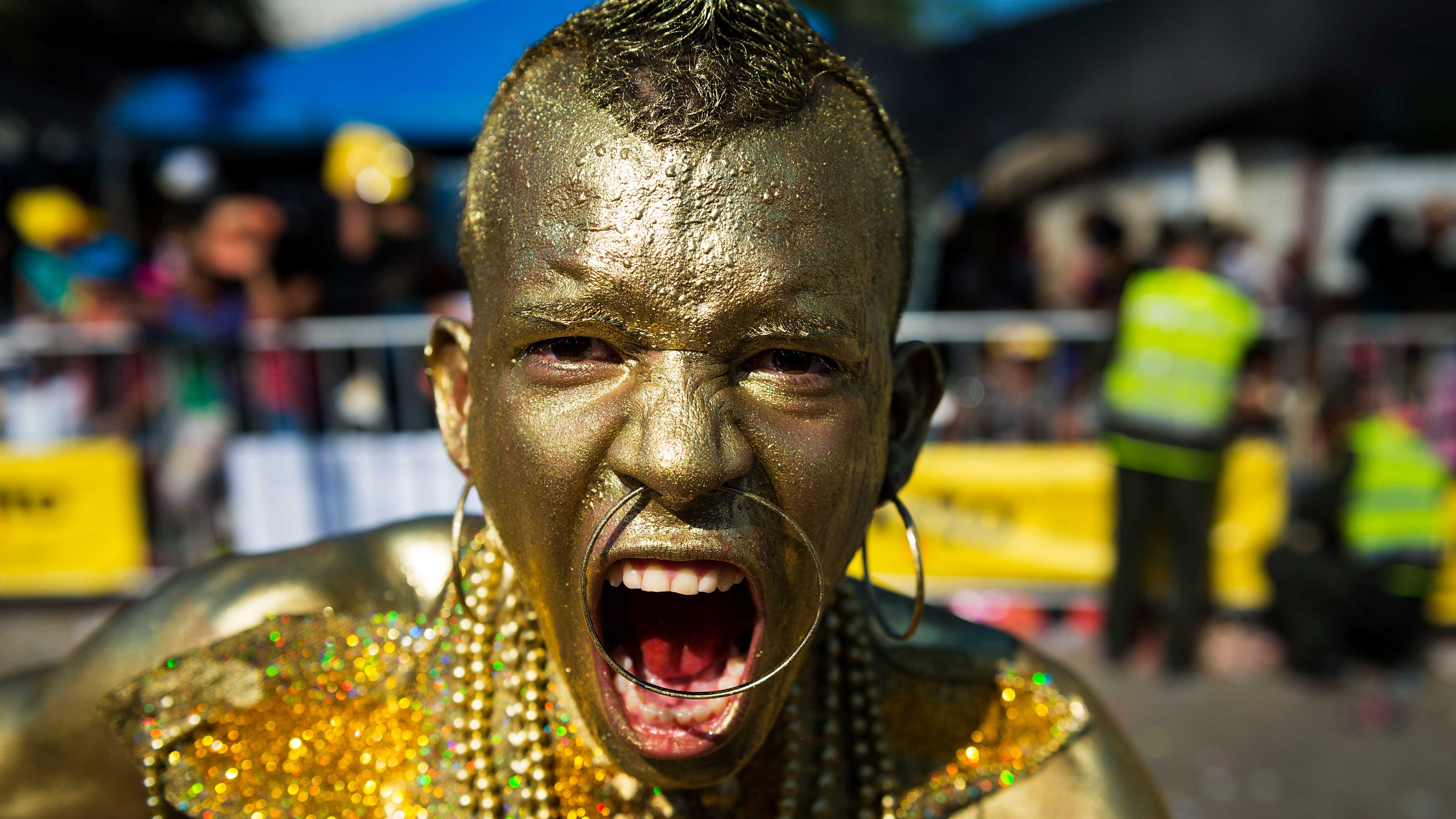 Muchos de estos festejos tienen su origen en prácticas indígenas o africanas que se mezclaron con el catolicismo.