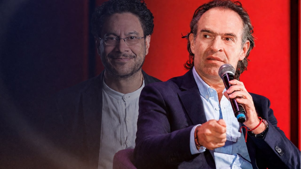Federico Gutiérrez, alcalde de Medellín, el 14 de noviembre de 2025, en Bogotá. Y, atrás, el senador Iván Cepeda