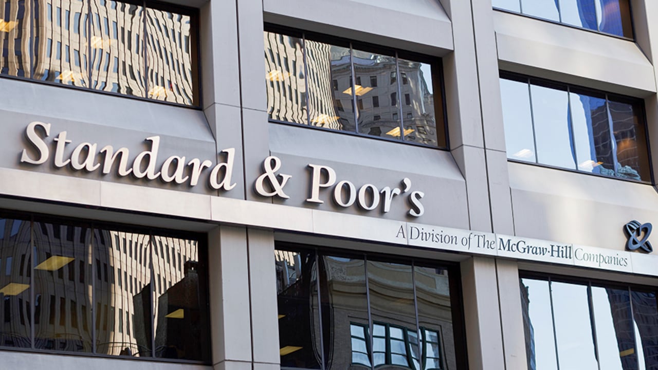 El aumento de las expectativas de inflación y del déficit en cuenta corriente preocupa a los expertos de S&P.