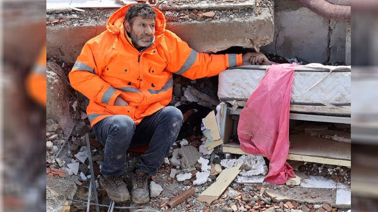 Hombre perdió a su hija de 15 años por cuenta del terremoto que azotó a Turquía y Siria.