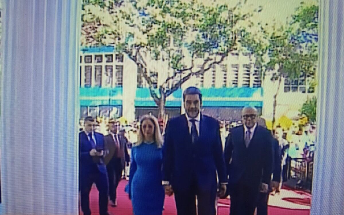 Nicolás Maduro llegó en la mañana de este viernes al palacio legislativo de Caracas para tomar posesión.