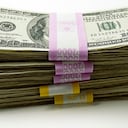 Fajo de billetes de cien dólares