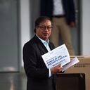 El presidente Gustavo Petro votando en Bogotá el 29 de octubre 2023 (Foto de Sebastian Barros/NurPhoto via Getty Images)