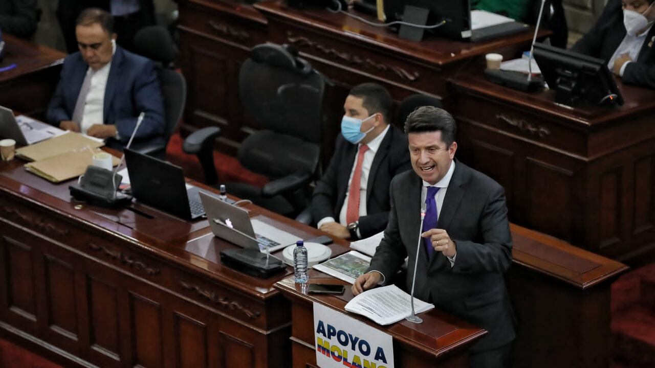 El ministro de Defensa Diego Molano acudió a una moción de censura en la Cámara de Representantes.