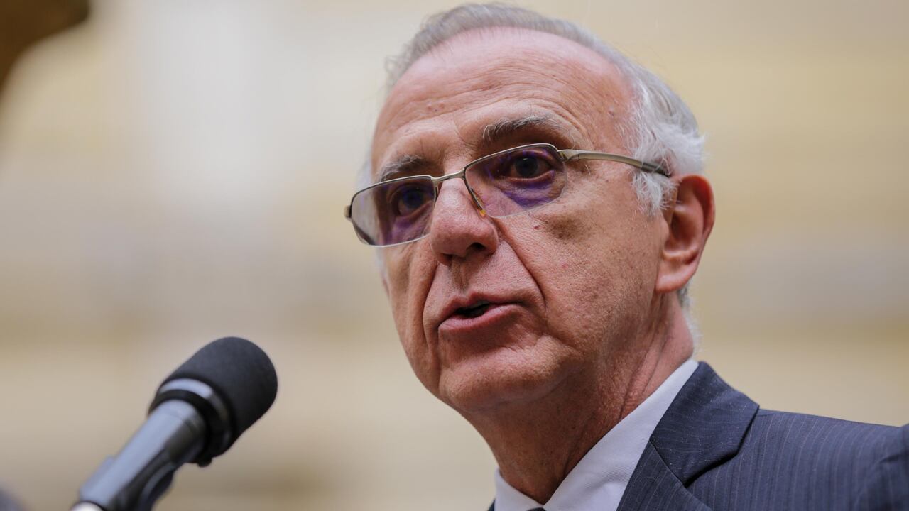 Iván Velásquez, ministro de defensa.