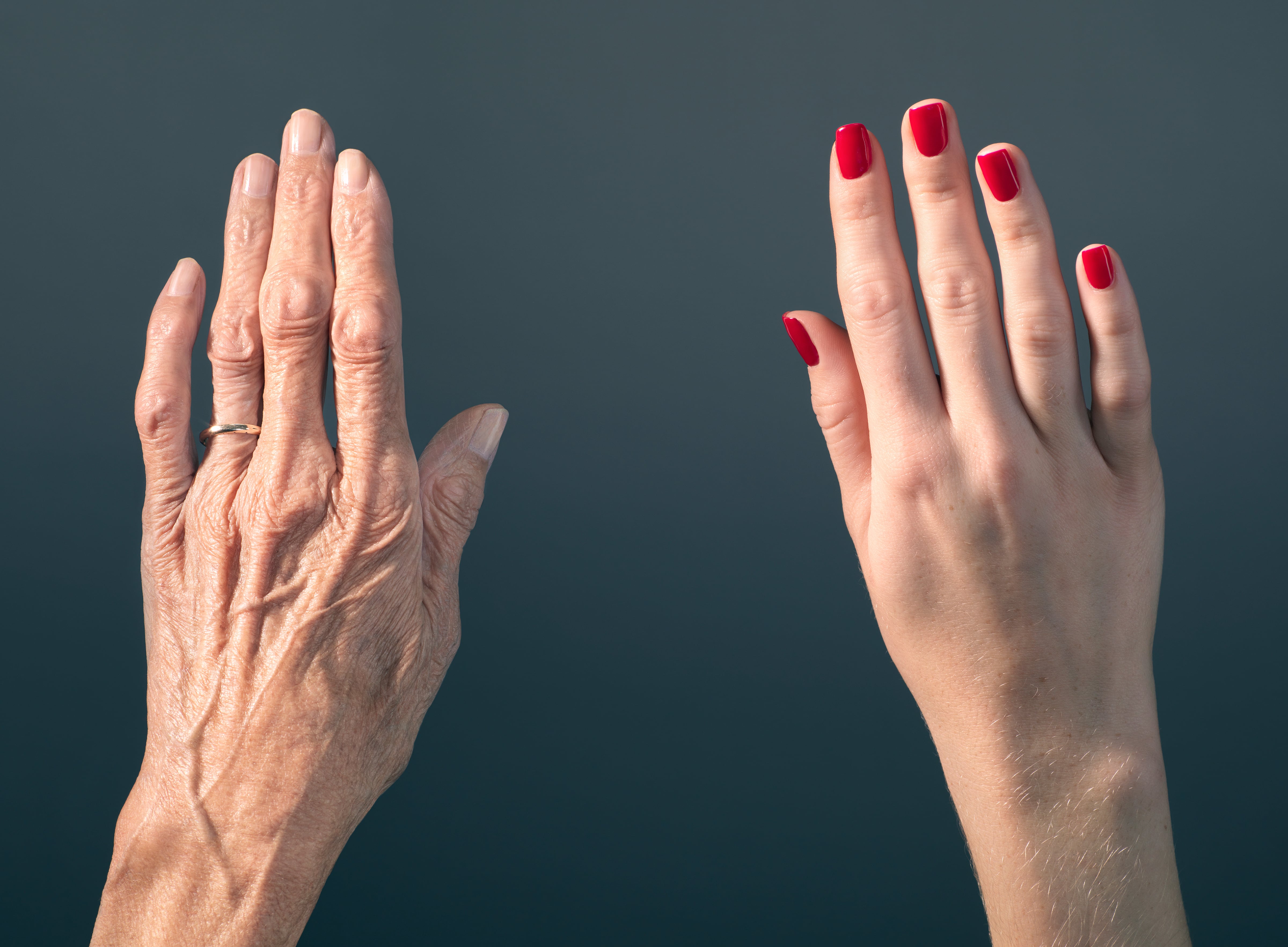 La longevidad de las personas puede depender de una combinación de factores genéticos, sociales y de estilo de vida.