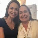 La zona residencial donde vive la madre de la líder opositora ha registrado desde horas de la mañana la presencia de patrullas rodeando el lugar.