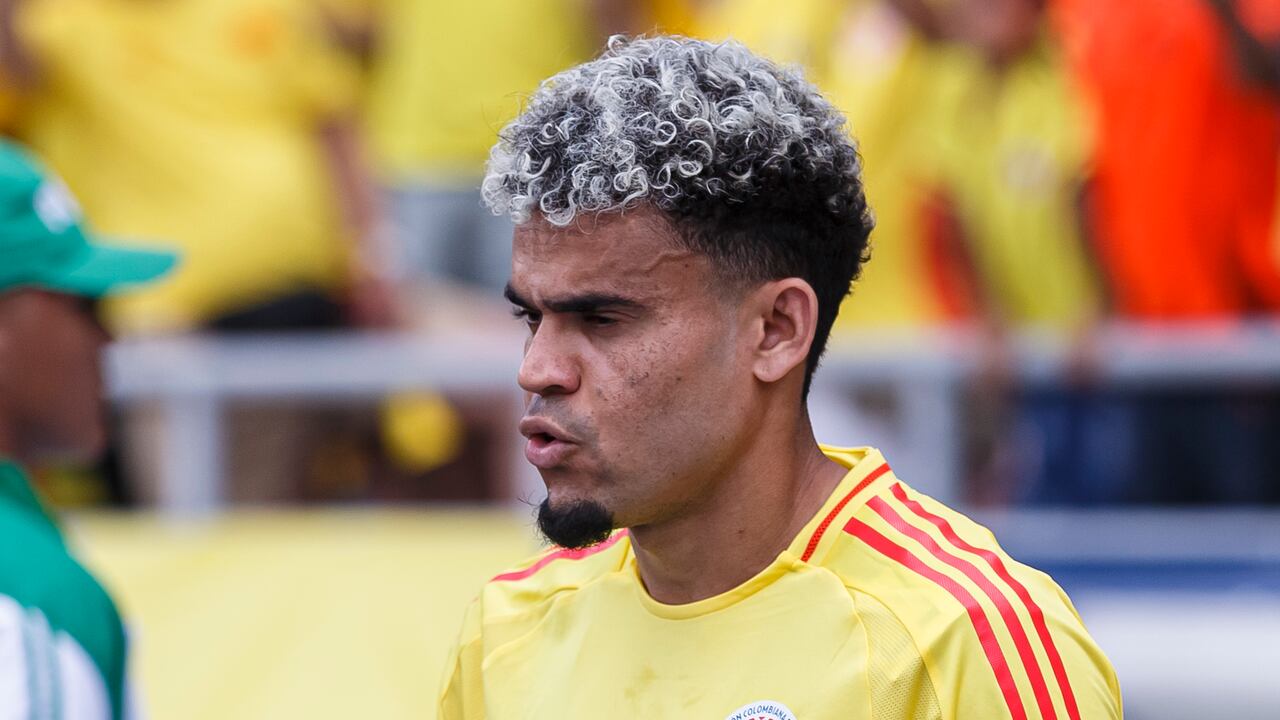BARRANQUILLA, COLOMBIA - SEPTEMBER 10: Luis Diaz of Colombia getting into the field during the FIFA World Cup 2026 Qualifier match between Colombia and Argentina at Roberto Melendez Metropolitan Stadium on September 10, 2024 in Barranquilla, Colombia. (Photo by Martín Fonseca/Eurasia Sport Images/Getty Images)