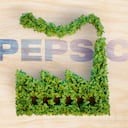 La empresa de bebidas contribuye con el medio ambiente y la sostenibilidad.