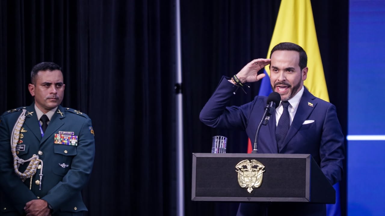 De La Espriella destacó la importancia de la libertad de prensa y aseguró que vivir en democracia implica aceptar las opiniones diferentes y las críticas.