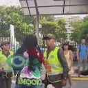 Uniformados de la Policía llegaron al lugar a controlar la situación.