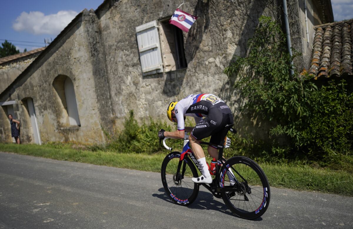 Matej Mohoric, ganador de la etapa 19 del Tour de Francia. Foto: AP/Daniel Cole