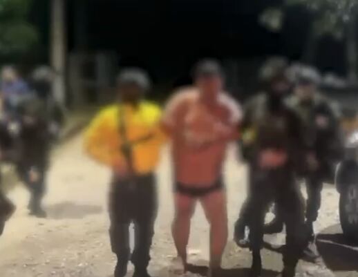 Momento de la captura de alias 'pequeño Juan' por parte del Ejército.