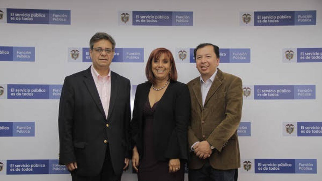 El director de la Función Pública, Fernando Grillo, firmó la prórroga del convenio con la directora del Servicio Civil de Bogotá, Nidia Rocío Vargas.