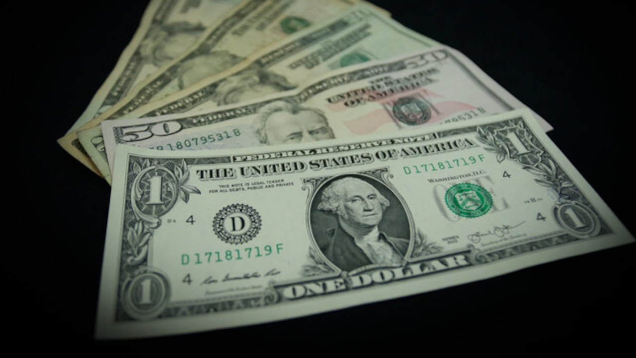 Mercados internacionales siguen expectantes frente a la posibilidad de una nueva rebaja en las tasas por parte de la FED.