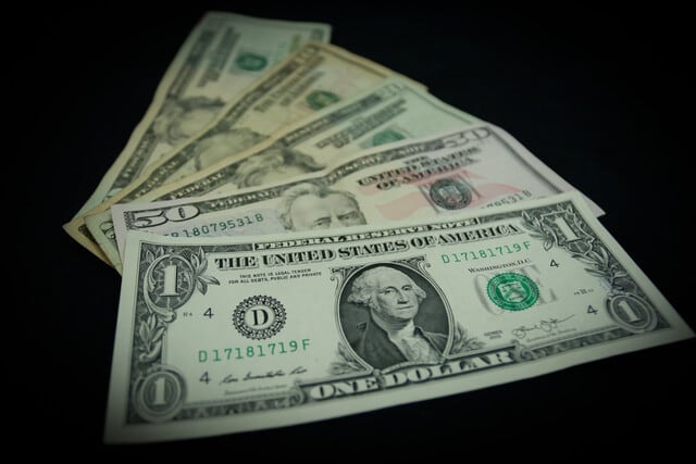 Mercados internacionales siguen expectantes frente  a la posibilidad de una nueva rebaja en las tasas por parte de la FED.