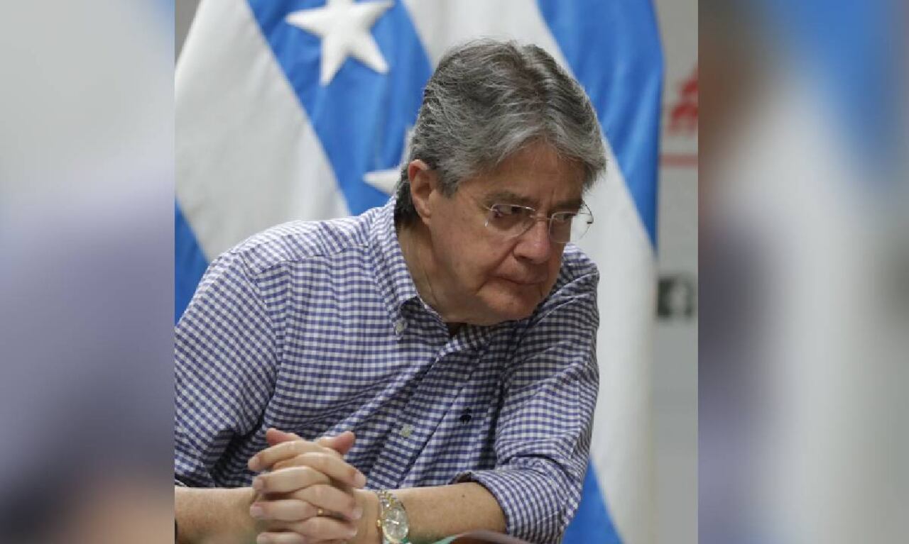 Según precisa el comunicado del Gobierno de Ecuador, la intensión de la cirugía, es tratar la pequeña herida que tiene Lasso en su parpado inferior derecho.